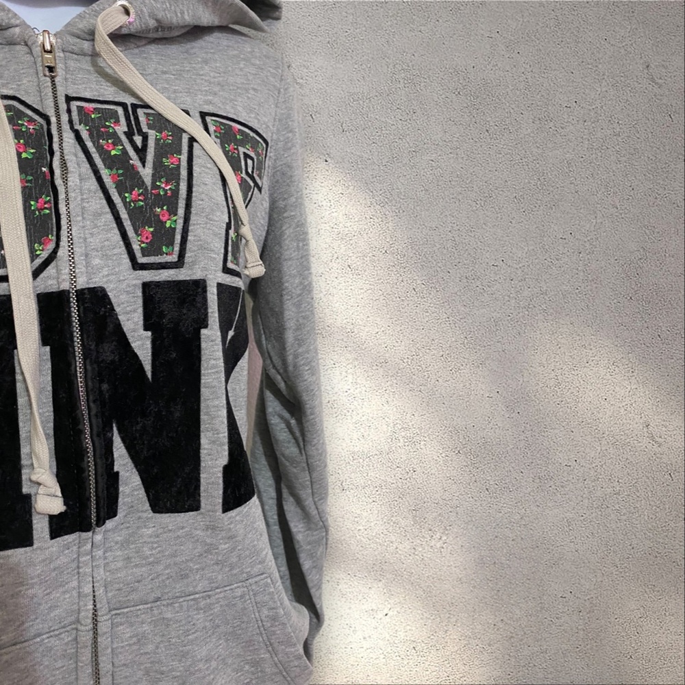 VS PINK “Love Pink” Grey & Black Zip Up Hoodie w/ Flower & Velvet Lettering Deta - Picture 5 of 7